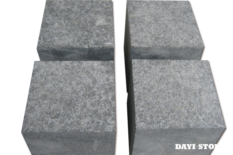 Cubes Black Basalt G684 Top flamed othe sides sawn 10x10x10cm